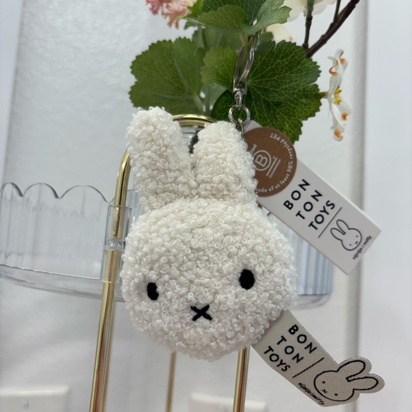 Adorable Miffy🐰💗White Keychain - Picture 3 of 7